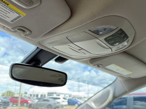 Used 2019 Chrysler Pacifica Touring-L FWD image 31
