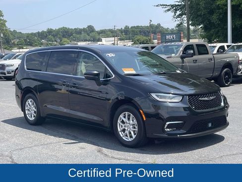 Certified 2023 Chrysler Pacifica Touring-L FWD image 2