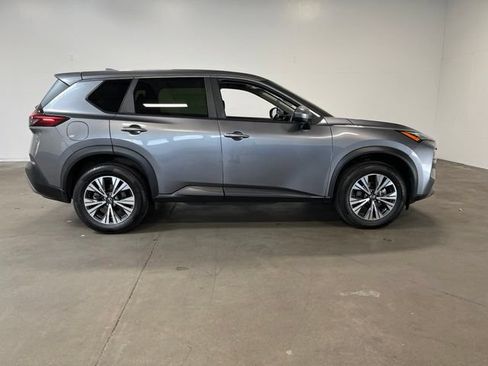 Used 2023 Nissan Rogue SV FWD image 2