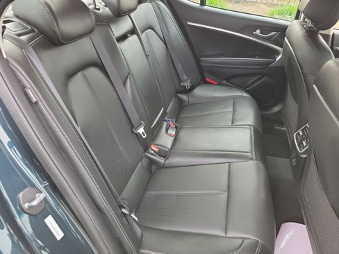 Certified 2025 Genesis G70 2.5T image 23