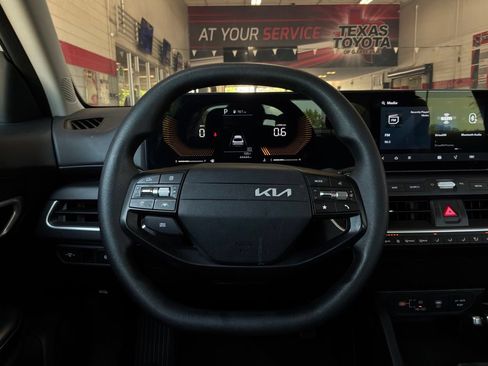 Used 2025 Kia K4 FWD image 33