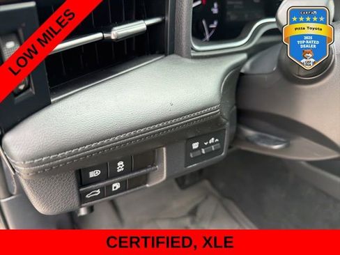 Certified 2022 Toyota Avalon XLE w/ Moonroof Package FWD image 16