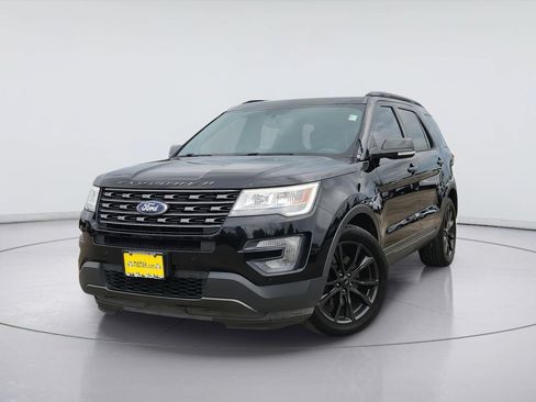 Used 2017 Ford Explorer XLT w/ Equipment Group 202A FWD image 1