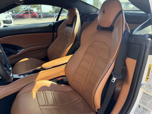 Used 2017 Ferrari California T image 9