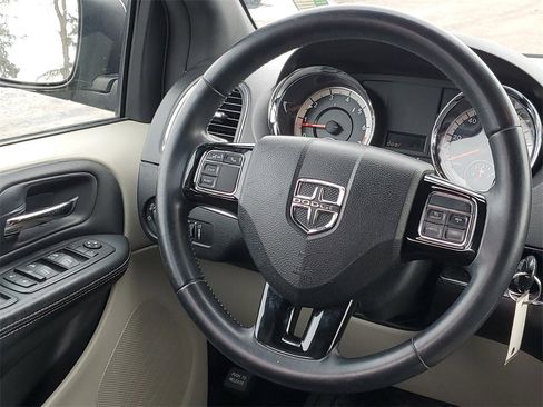 Used 2017 Dodge Grand Caravan SXT image 22