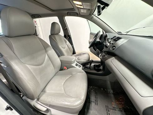 Used 2010 Toyota RAV4 Limited AWD/4WD image 21