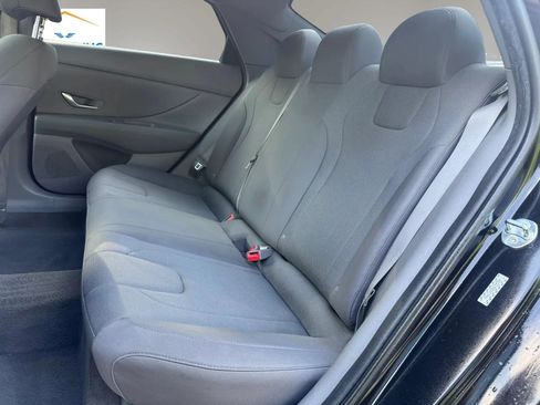 Used 2022 Hyundai Elantra SE FWD image 22