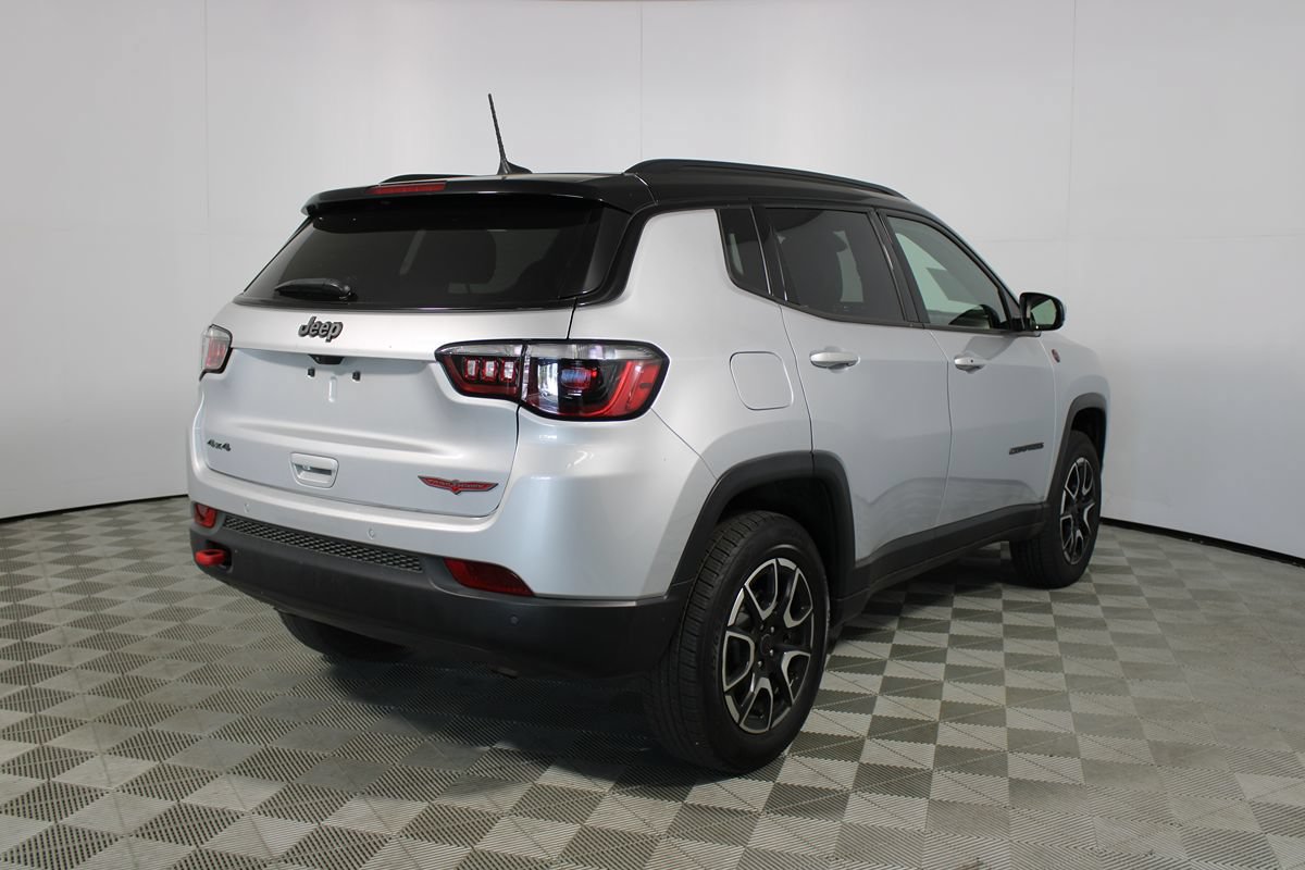 Used 2025 Jeep Compass Trailhawk AWD/4WD image 6
