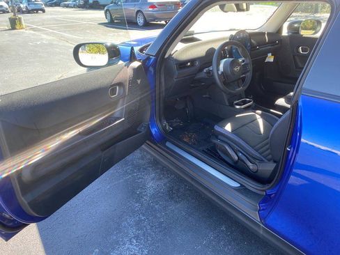 Used 2025 MINI Cooper 2-Door Hardtop FWD image 10