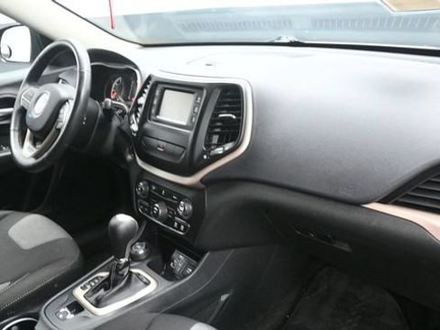 Used 2015 Jeep Cherokee Sport w/ Cold Weather Group AWD/4WD image 15