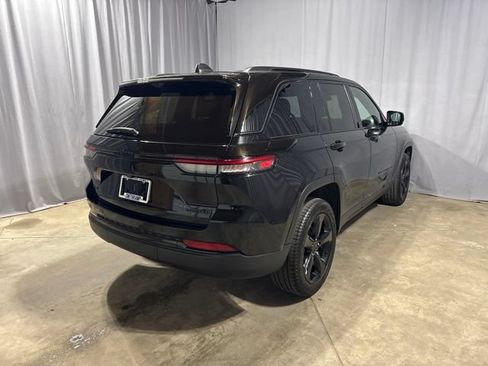 Used 2025 Jeep Grand Cherokee Limited w/ Luxury Tech Group II AWD/4WD image 25