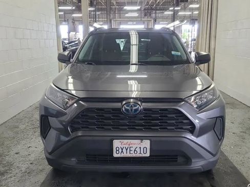 Used 2021 Toyota RAV4 LE AWD/4WD image 2