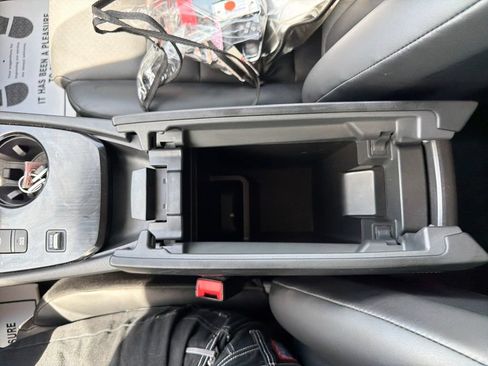Used 2025 Nissan Rogue SV w/ SV Premium Package FWD image 27