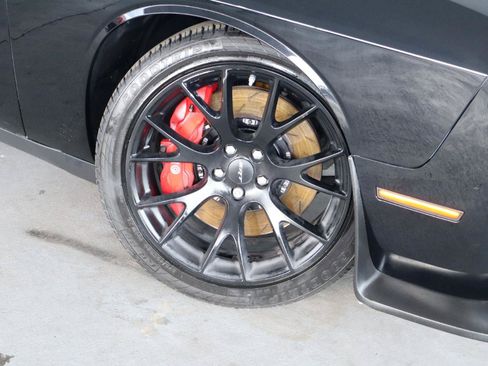 Used 2016 Dodge Challenger SRT Hellcat RWD image 4