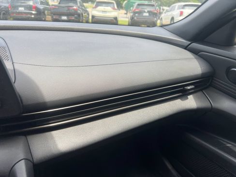 Used 2025 Hyundai Elantra Sport FWD image 32