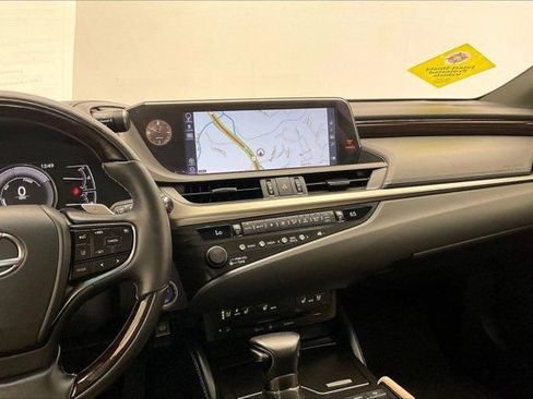 Used 2019 Lexus ES 300h w/ Premium Package FWD image 3
