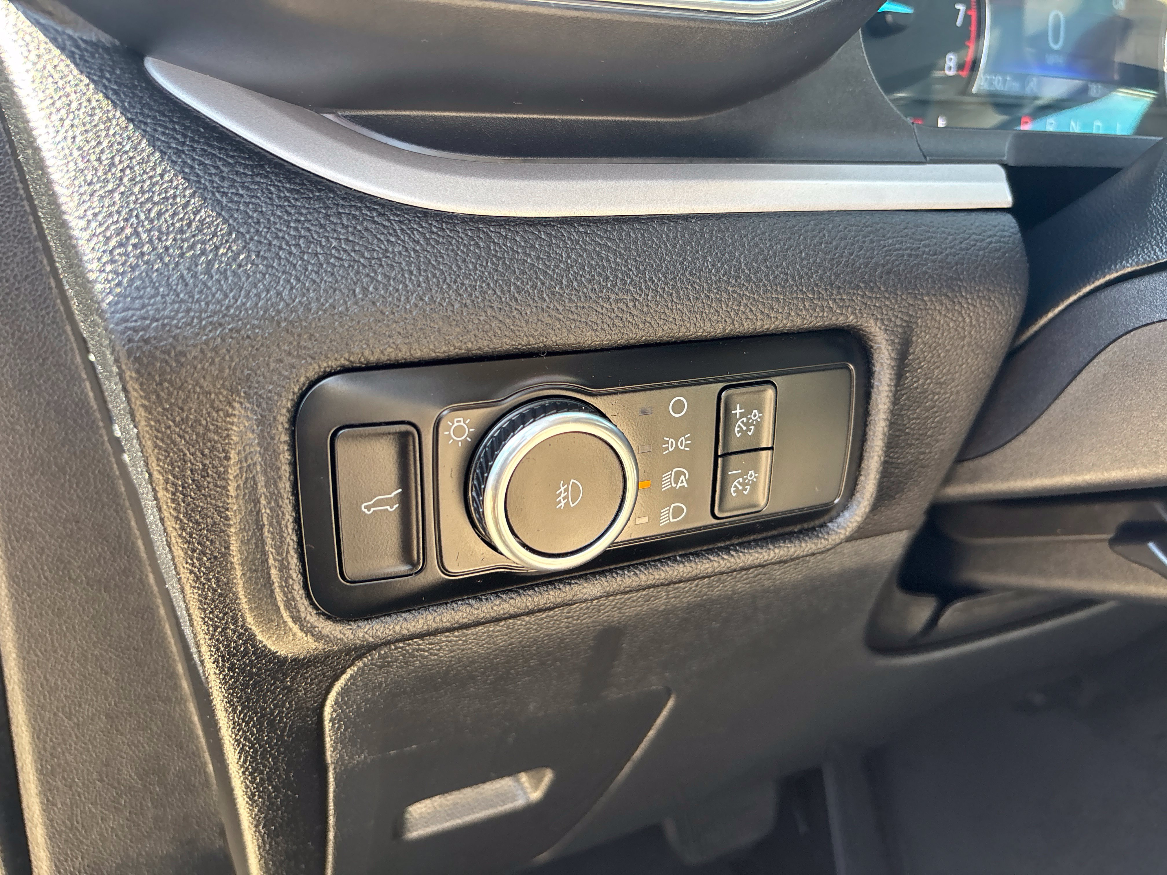 Used 2024 Ford Explorer XLT w/ Equipment Group 202A RWD image 23