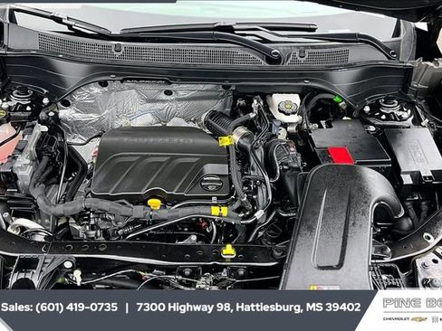 Used 2025 Chevrolet Trax RS w/ Driver Confidence Package image 8