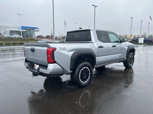 Used 2024 Toyota Tacoma TRD Off-Road AWD/4WD image 8