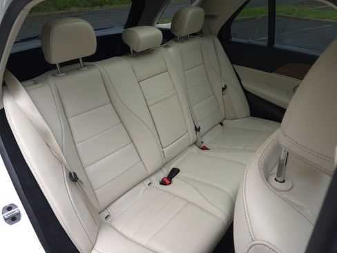 Used 2023 Mercedes-Benz GLE 350 4MATIC w/ AMG Line Exterior image 17