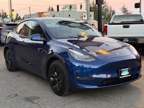 Used 2021 Tesla Model Y Long Range image 9