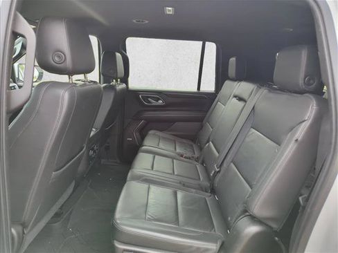 Used 2021 Chevrolet Suburban LT RWD image 16