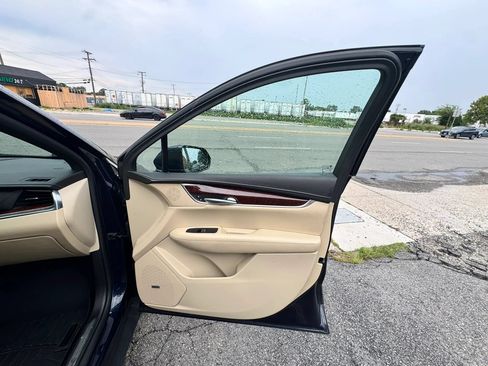Used 2017 Cadillac XT5 Luxury w/ Driver Awareness Package FWD image 20