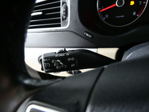 Used 2014 Volkswagen Jetta SE FWD image 30