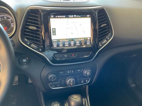 Used 2019 Jeep Cherokee Limited AWD/4WD image 16