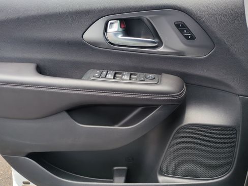 New 2026 Chrysler Pacifica Select FWD image 13