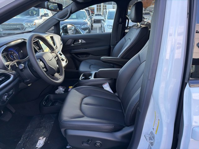 New 2026 Chrysler Pacifica Select w/ S Appearance Package FWD image 9