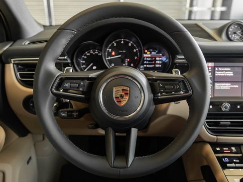 Certified 2026 Porsche Macan AWD/4WD image 12