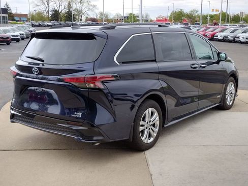 Used 2021 Toyota Sienna XSE AWD/4WD image 18