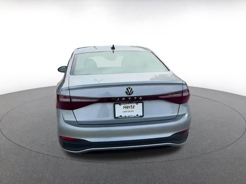 Used 2025 Volkswagen Jetta SE image 12