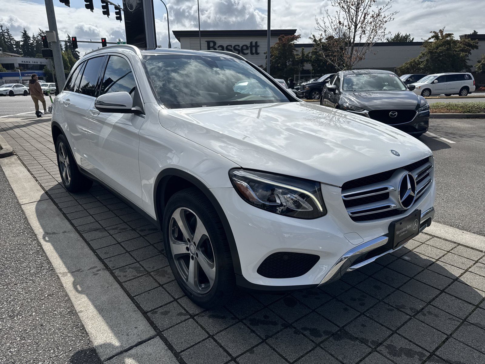 Used 2017 Mercedes-Benz GLC 300 4MATIC image 3