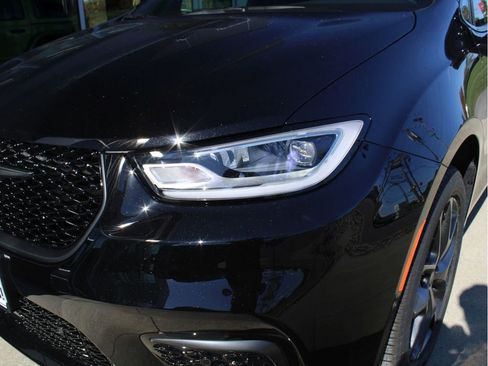 New 2026 Chrysler Pacifica Limited w/ S Appearance Package image 37