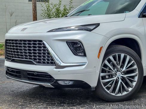 Used 2025 Buick Enclave Avenir w/ Super Cruise Package image 3