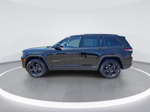 Used 2022 Jeep Grand Cherokee Altitude AWD/4WD image 6