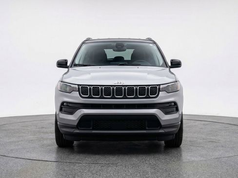 Used 2025 Jeep Compass Limited AWD/4WD image 2