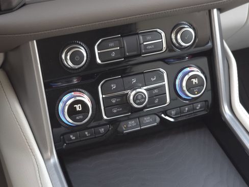 Used 2024 GMC Yukon Denali w/ Advanced Technology Package image 18