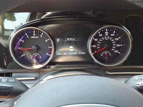 Used 2024 Kia Carnival EX FWD image 13