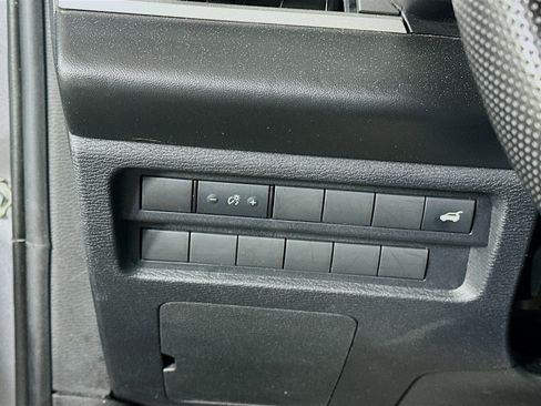 Used 2023 Mitsubishi Outlander SE image 17