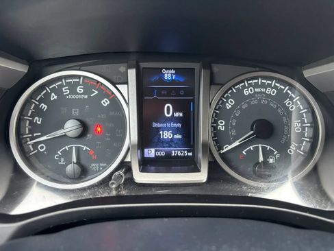 Used 2020 Toyota Tacoma SR5 AWD/4WD image 14