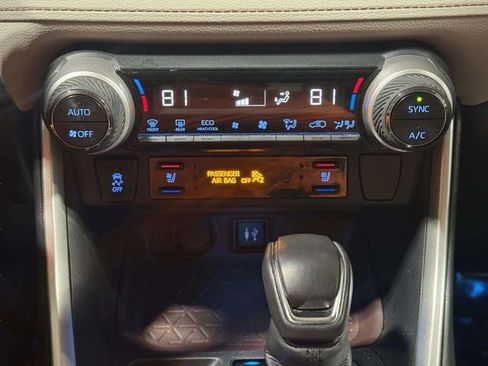 Used 2019 Toyota RAV4 Limited image 28