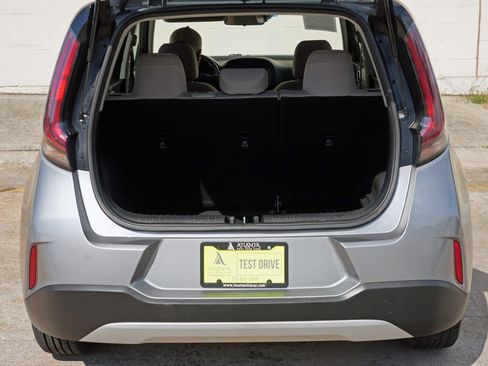 Used 2023 Kia Soul LX w/ LX Technology Package FWD image 9