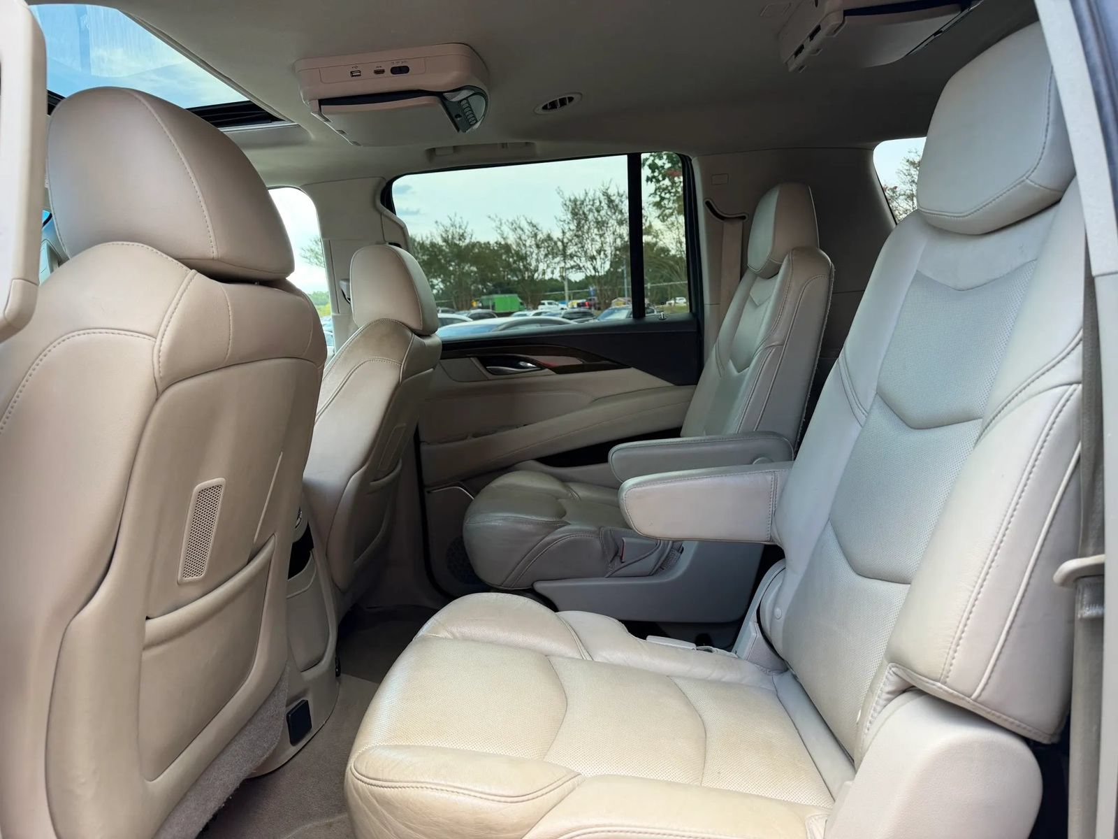 Used 2018 Cadillac Escalade ESV Luxury RWD image 19
