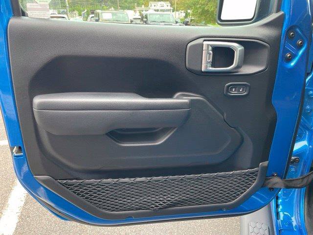 Used 2025 Jeep Wrangler Sport AWD/4WD image 9