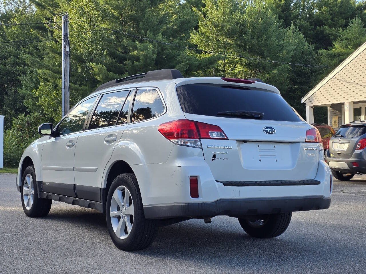 Used 2013 Subaru Outback 2.5i Premium AWD/4WD image 7