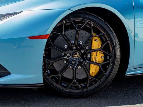 Used 2022 Lamborghini Huracan EVO RWD image 11