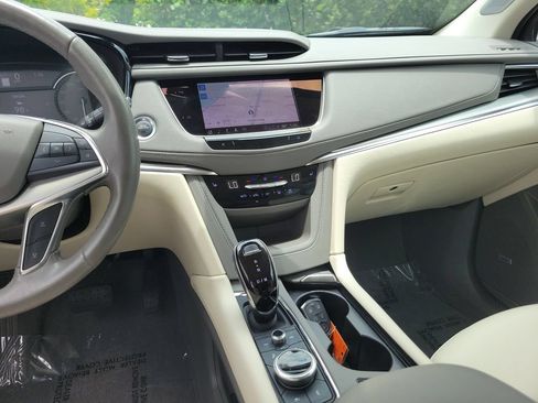 Certified 2022 Cadillac XT5 Premium Luxury w/ LPO, Premium Carpet Package FWD image 19